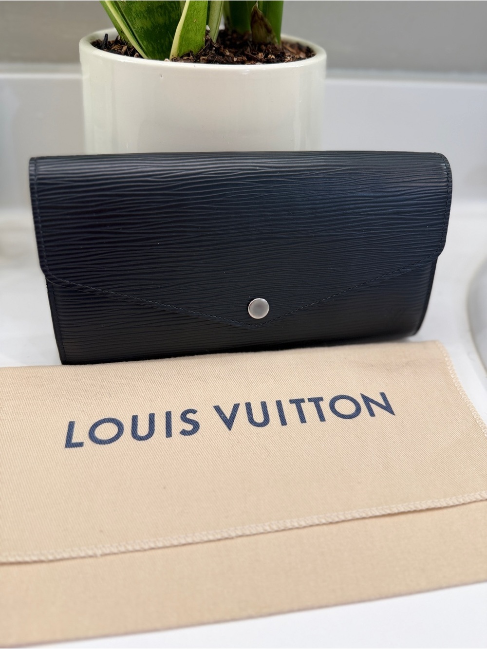 Authentic 🍒Louis Vuitton Black Epi Leather Long Wallet NM🍒